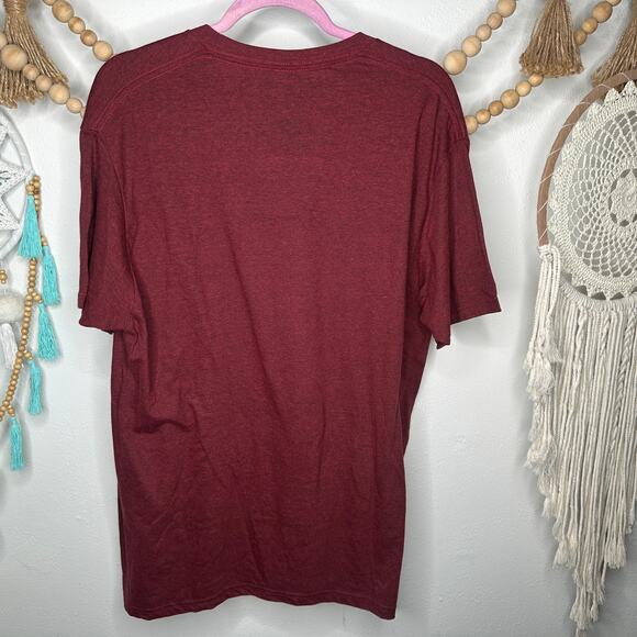 NEW Wizarding World of Harry Potter Universal Gryffindor Crest Graphic T - Picture 2 of 2